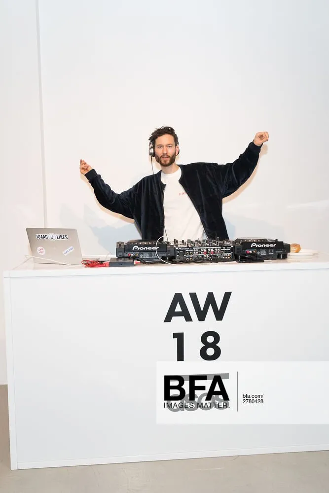 DJ Isaac Likes DJing — New York DJ, photo 4