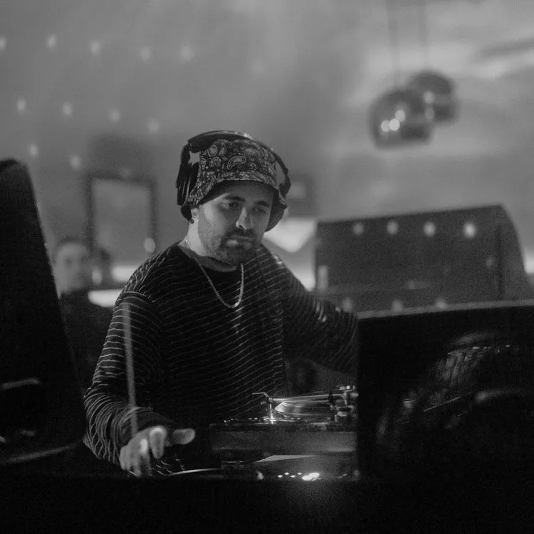 DJ Jovigibbs, Miami DJ, performing