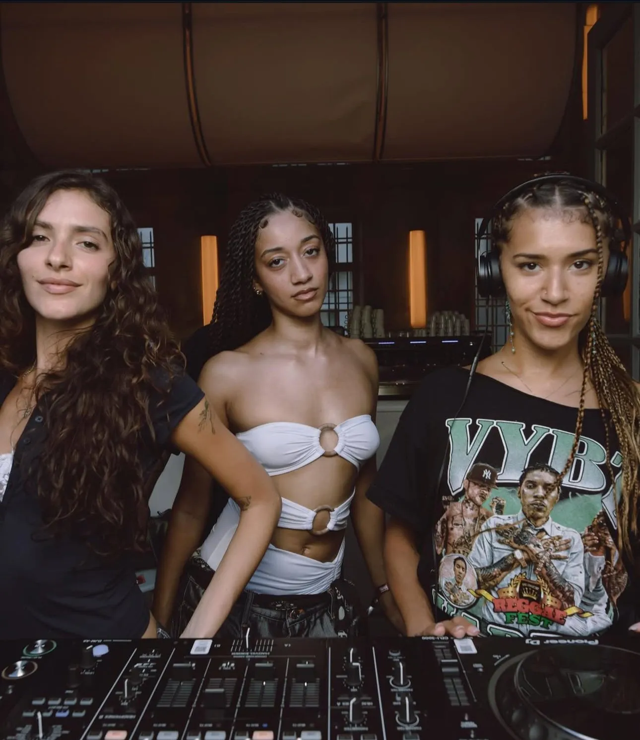 Las Flaquitas DJing — New York DJ, photo 1