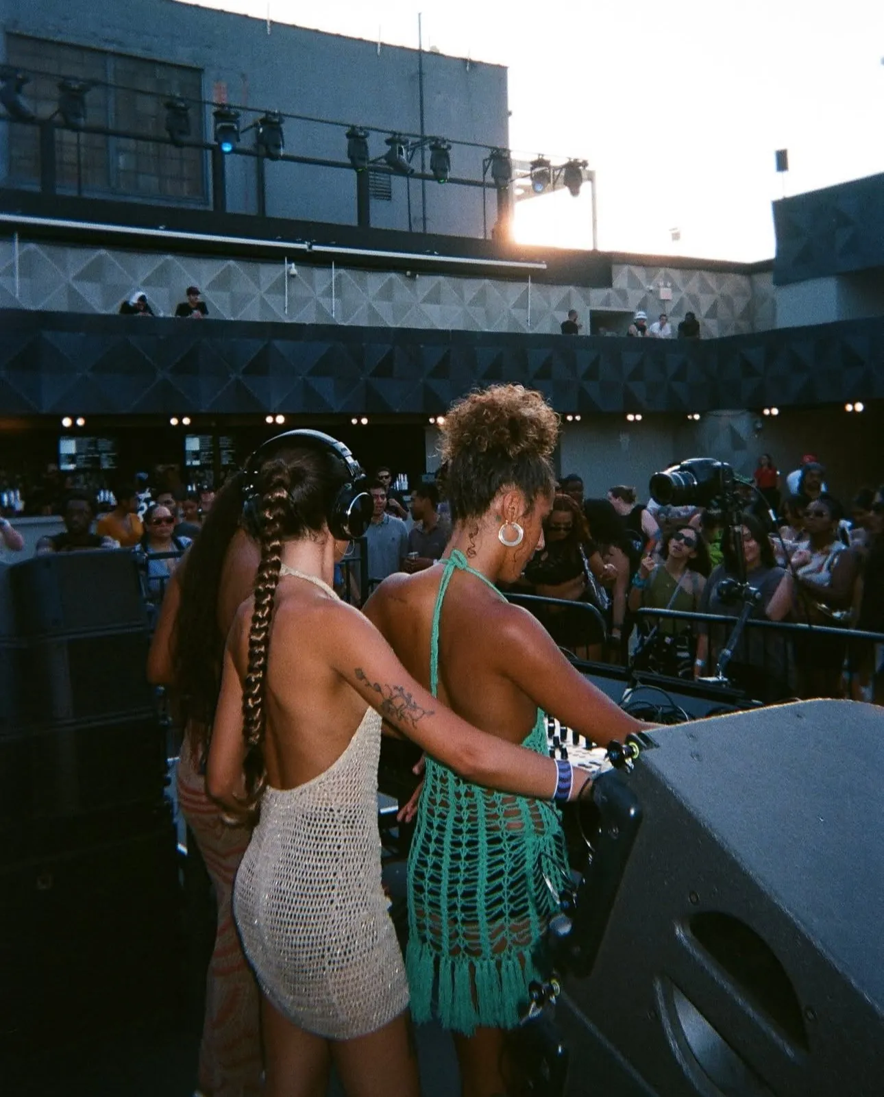 Las Flaquitas DJing — New York DJ, photo 2