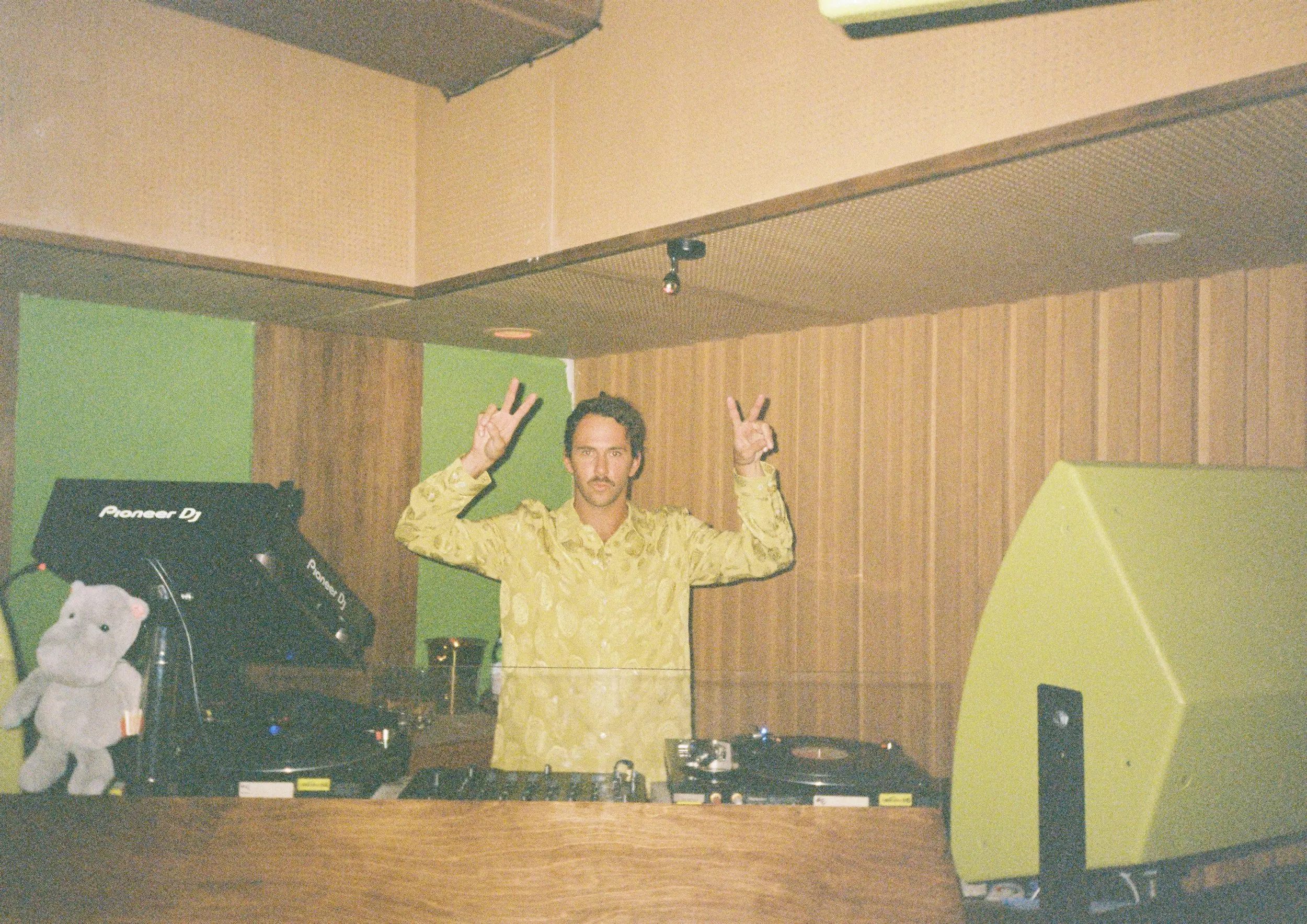 DJ Troy Kurtz DJing — Miami DJ, photo 1